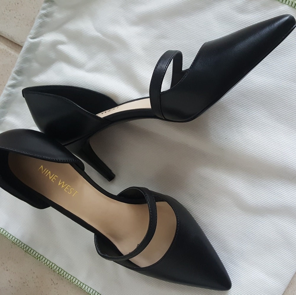 Nine West Pump, black leather 6.5